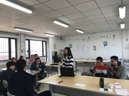 图二 副团支书兼班长候选人正在进行竞选发言