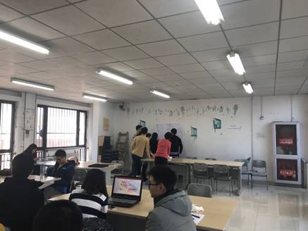 图三 参会全员投票后现场进行唱票计票