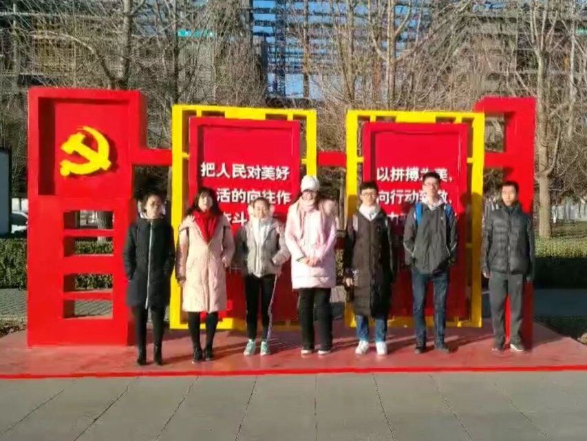小组成员庄严宣誓